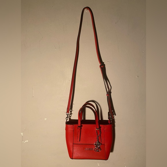 Guess - Picture 1 of 8